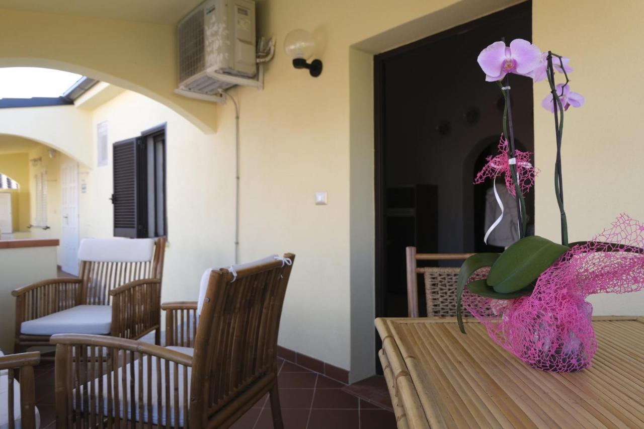 Aria Di Vacanza - Gelsi ออลเบีย ภายนอก รูปภาพ